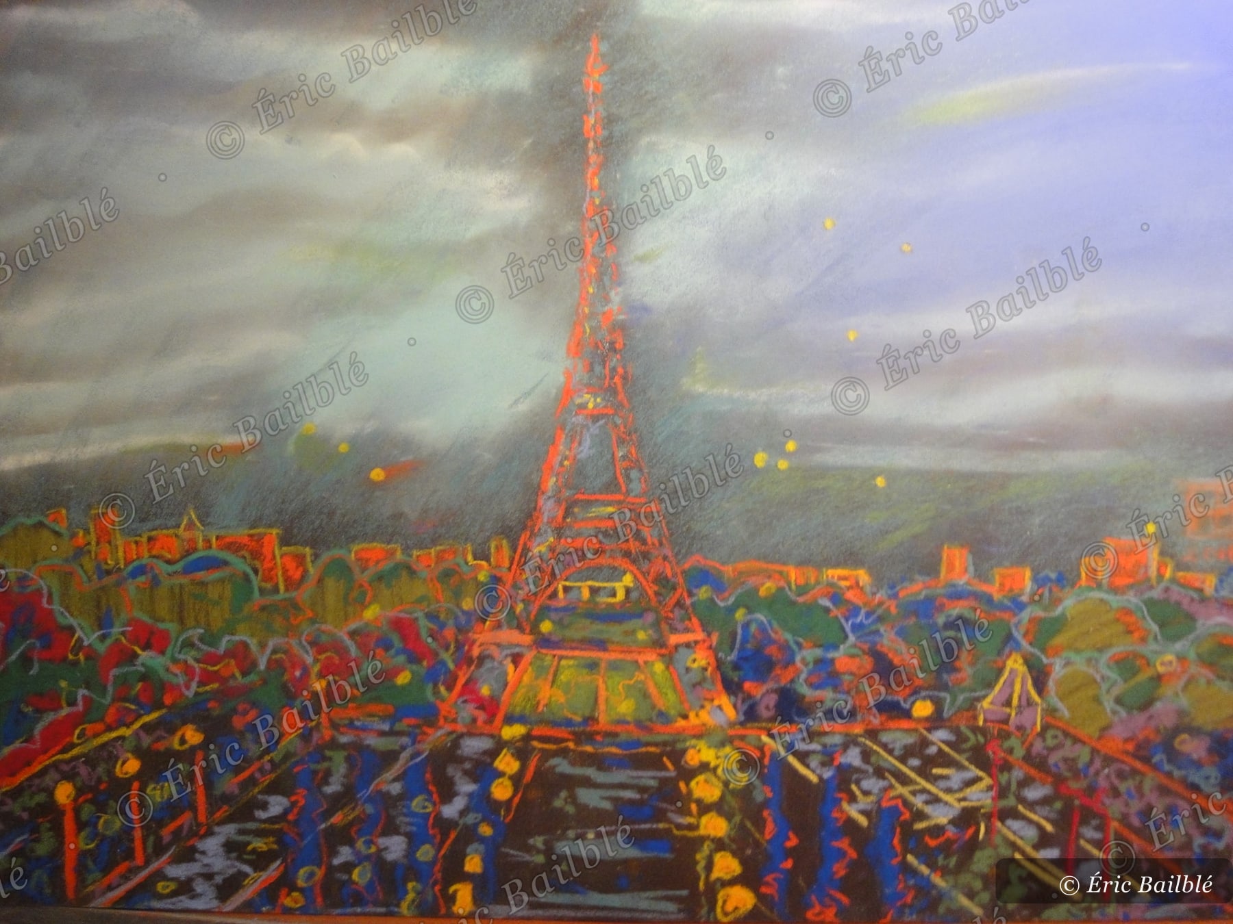 Tour Eiffel sous la pluie